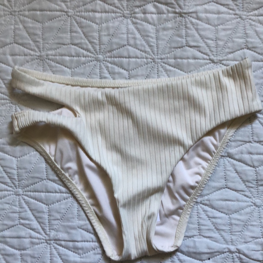 🔥10 for $100🔥 Sanctuary ribbed cutout bikini bottom oatmeal size XS - Picture 3 of 9